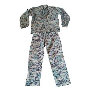 USMC Woodland MARPAT Uniform Set – small Authentic Military Issue